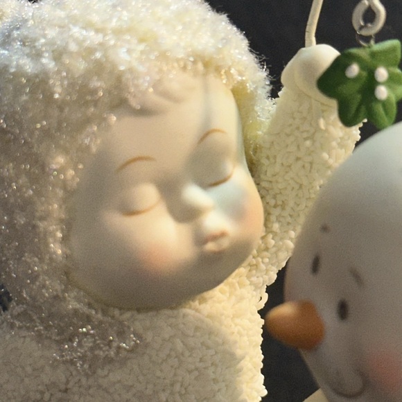 Department 56 Snowbabies Meet Me Under the Mistletoe Figurine - Picture 5 of 6